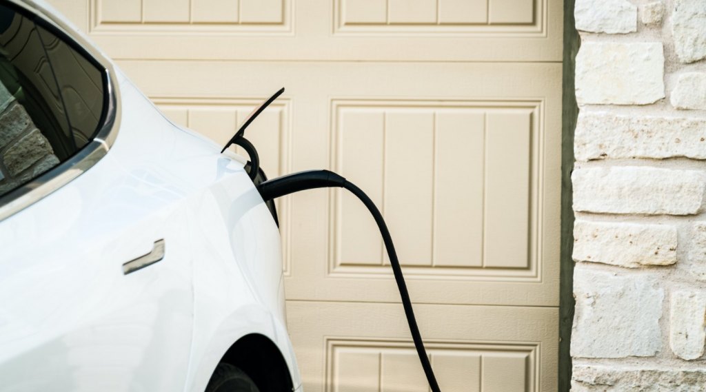 UK: What the new EV smart charging regulations mean for charge point operators -